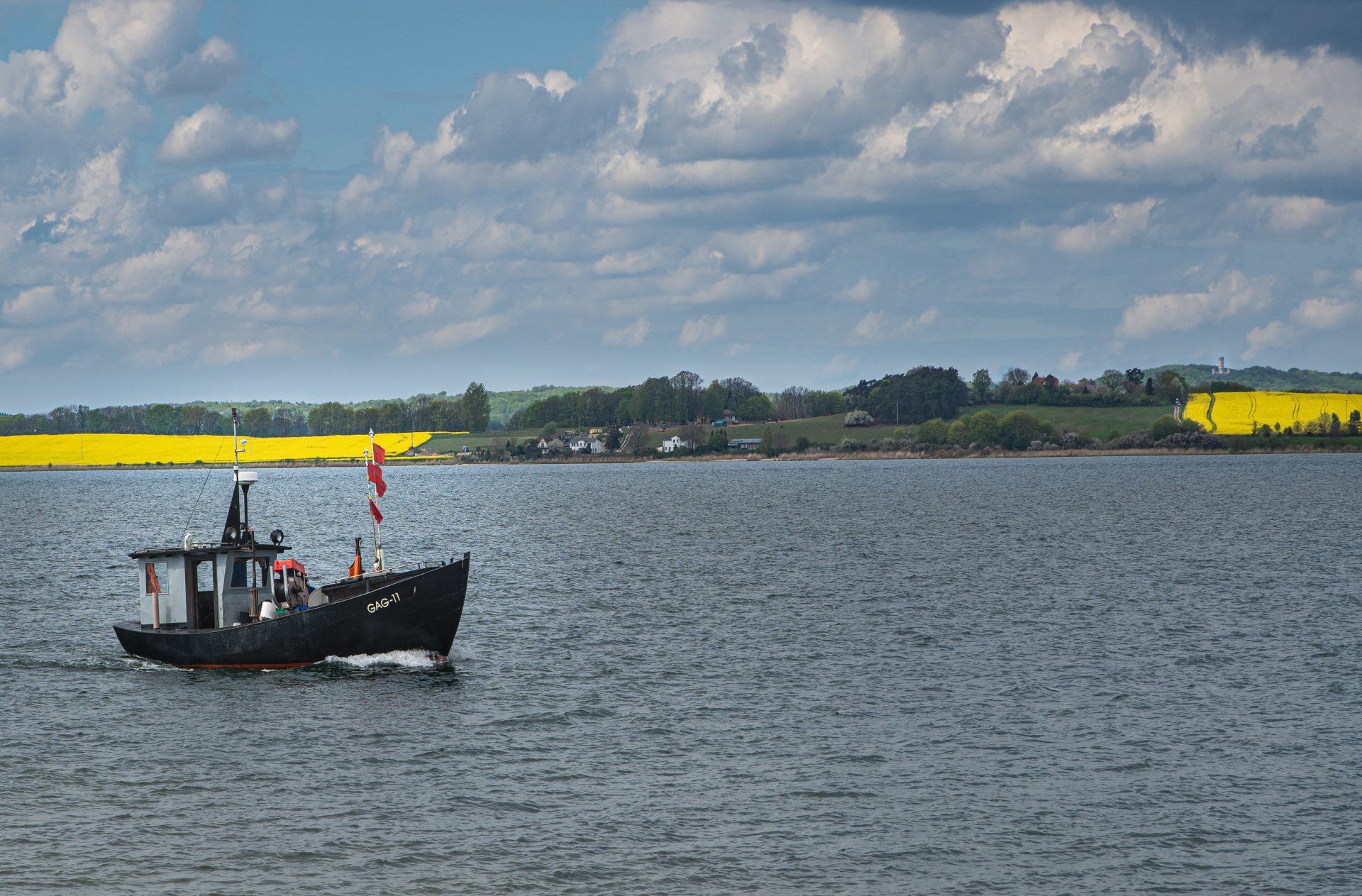 Rügen, Mecklenburg Vorpommern, Gager, Hafen, Granitz, Raps, Fischerboot, ,Ostsee, Bodden, Wasser, Wolken, Himmel