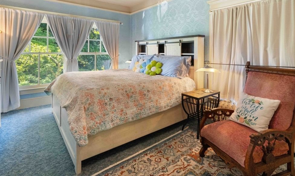 coos bay bedroom