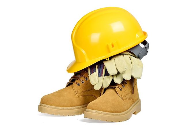 scarpe, elmetto e guanti da lavoro