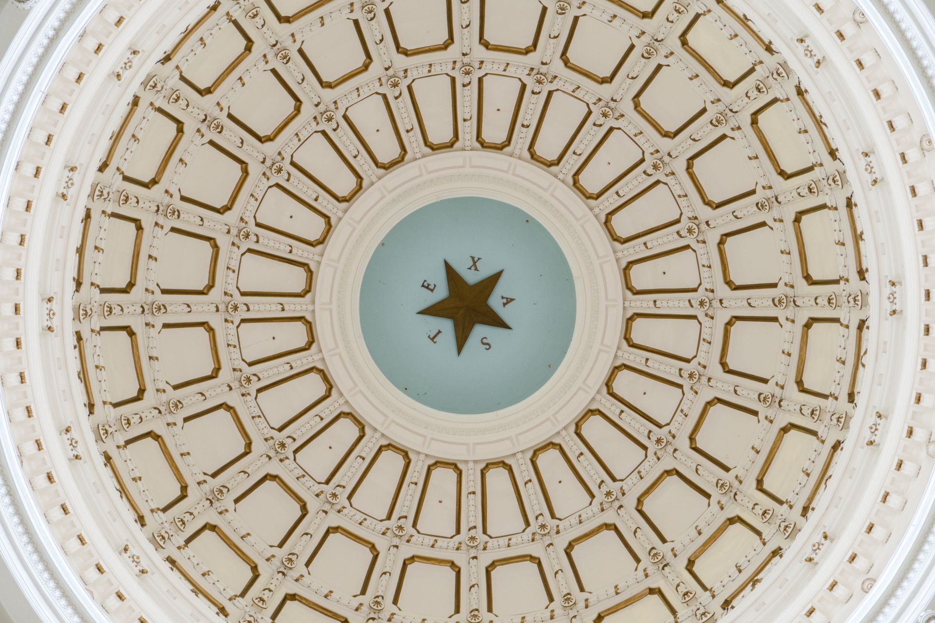picture of Texas state capitol rotundra