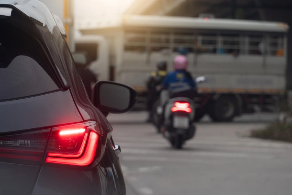 Are cars allowed to pass motorcycles in the carpool lane? 