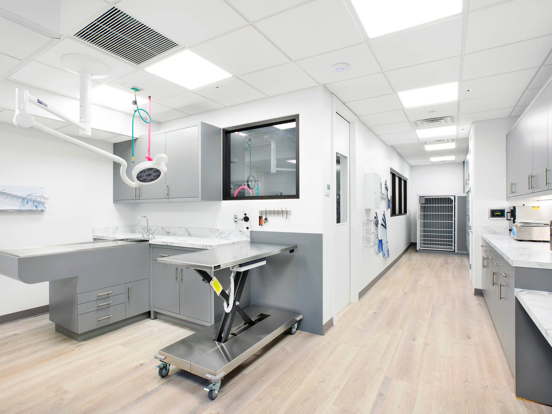 There is a surgical table in the middle of the room.