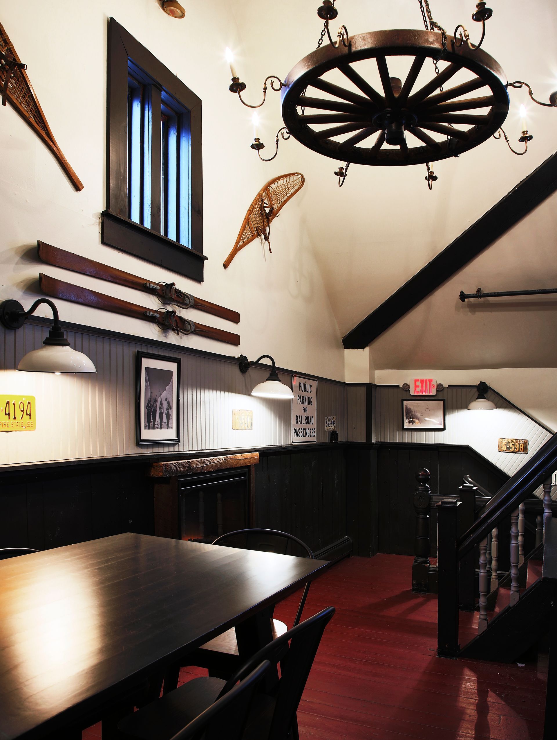 A room with tables and chairs and a sign that says exit