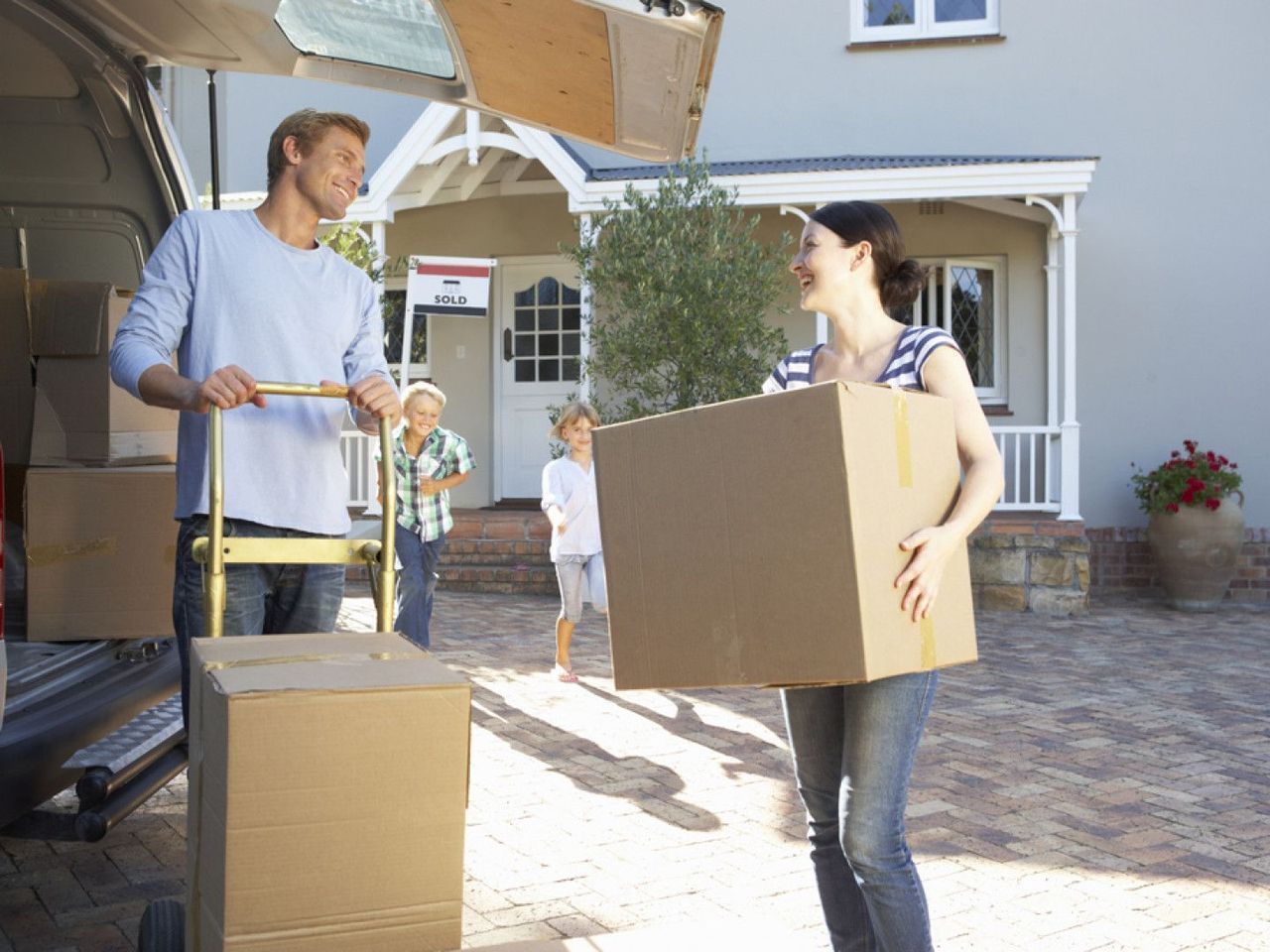 Long distance movers in Avon Lake, OH
