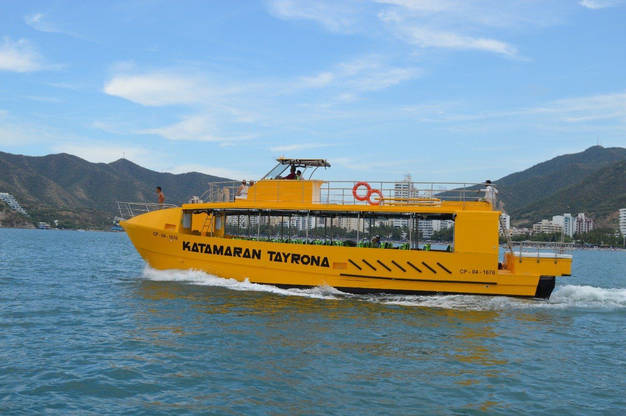 El catamarán amarillo 