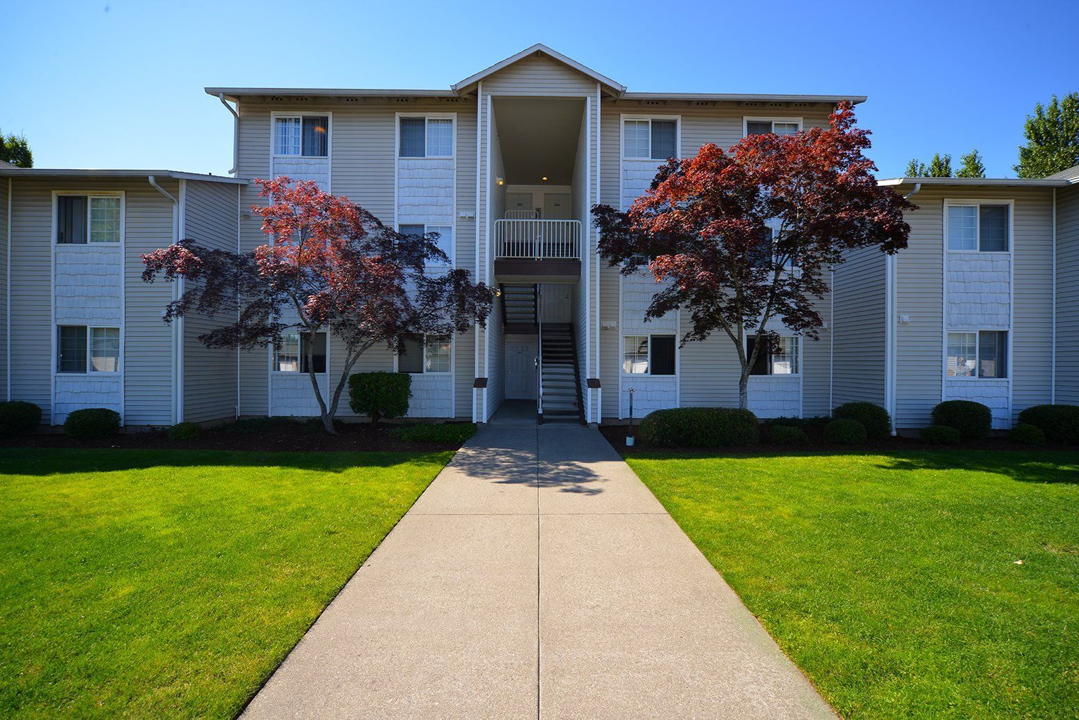 Alderbrook Apartments entry walkway