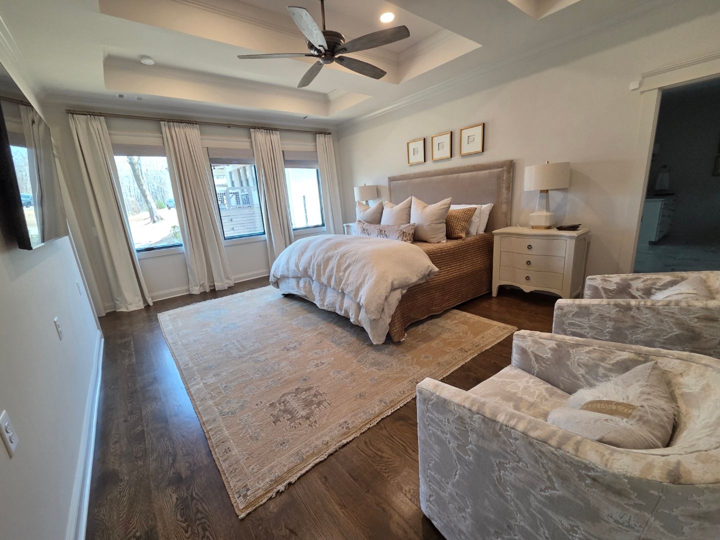 A thorough deep cleaning of a master bathroom in Auburn's Annalue Ridge neighborhood, showcasing the detailed sanitization work of Polished Oak Cleaners.