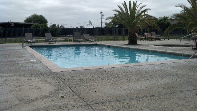 Clean Pool — Morgan Hill, CA — Maple Leaf RV Park