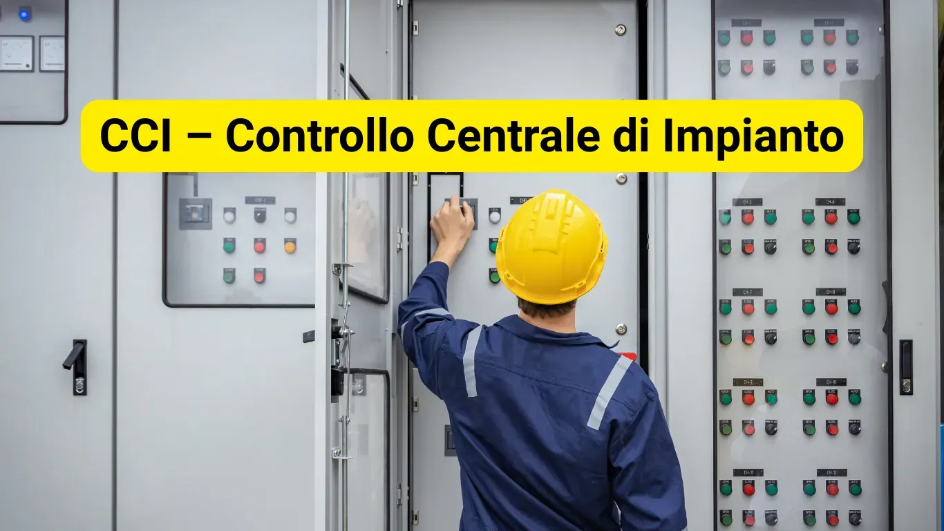 Tecnico davanti a quadro elettrico per sistema CCI in impianto fotovoltaico MT