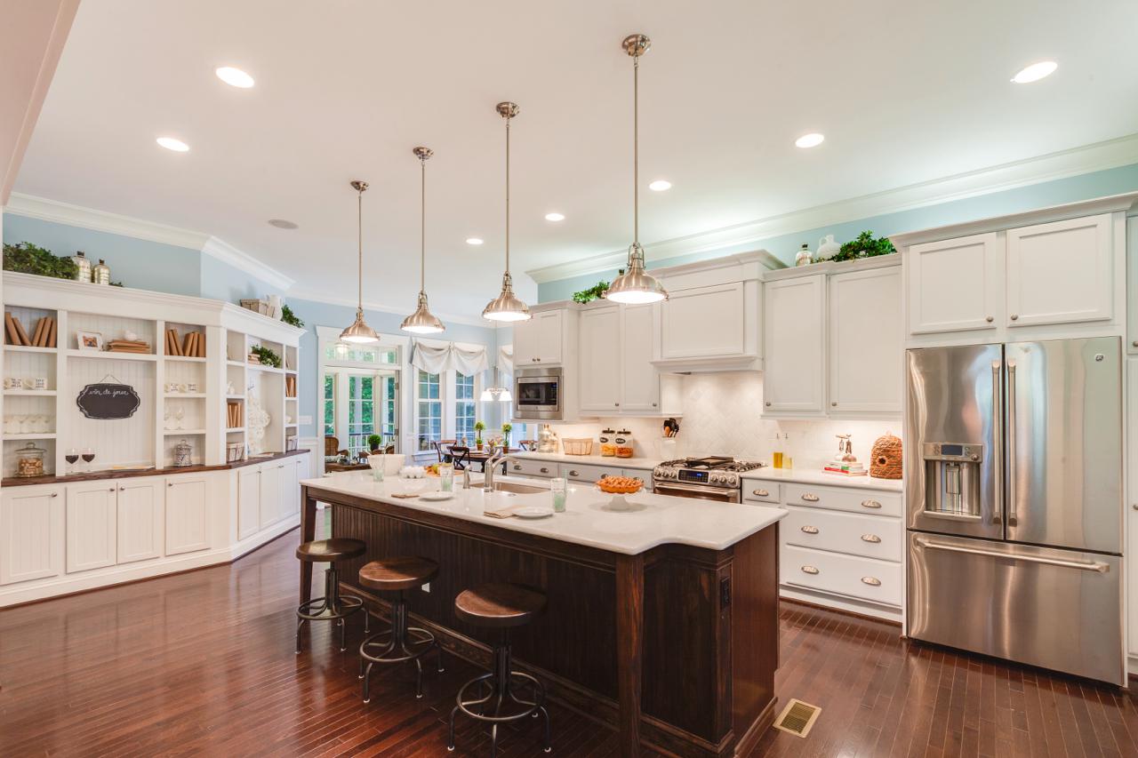 Elegant kitchen brown island with stools | Kitchen Gallery | Stephen Alexander Homes | Chesapeake, VA