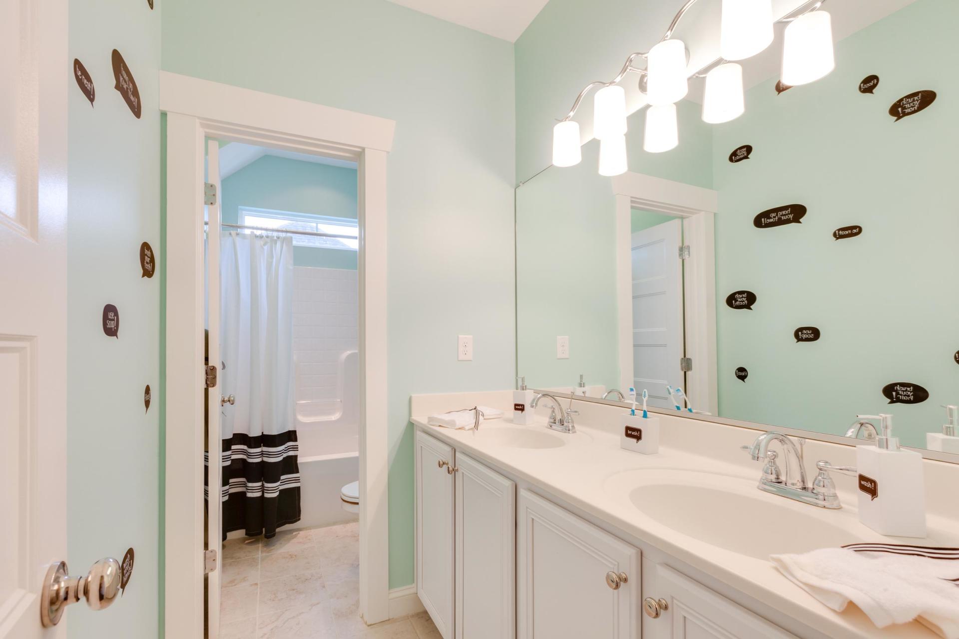 Elegant bathroom  | Bathroom Gallery | Stephen Alexander Homes | Chesapeake, VA