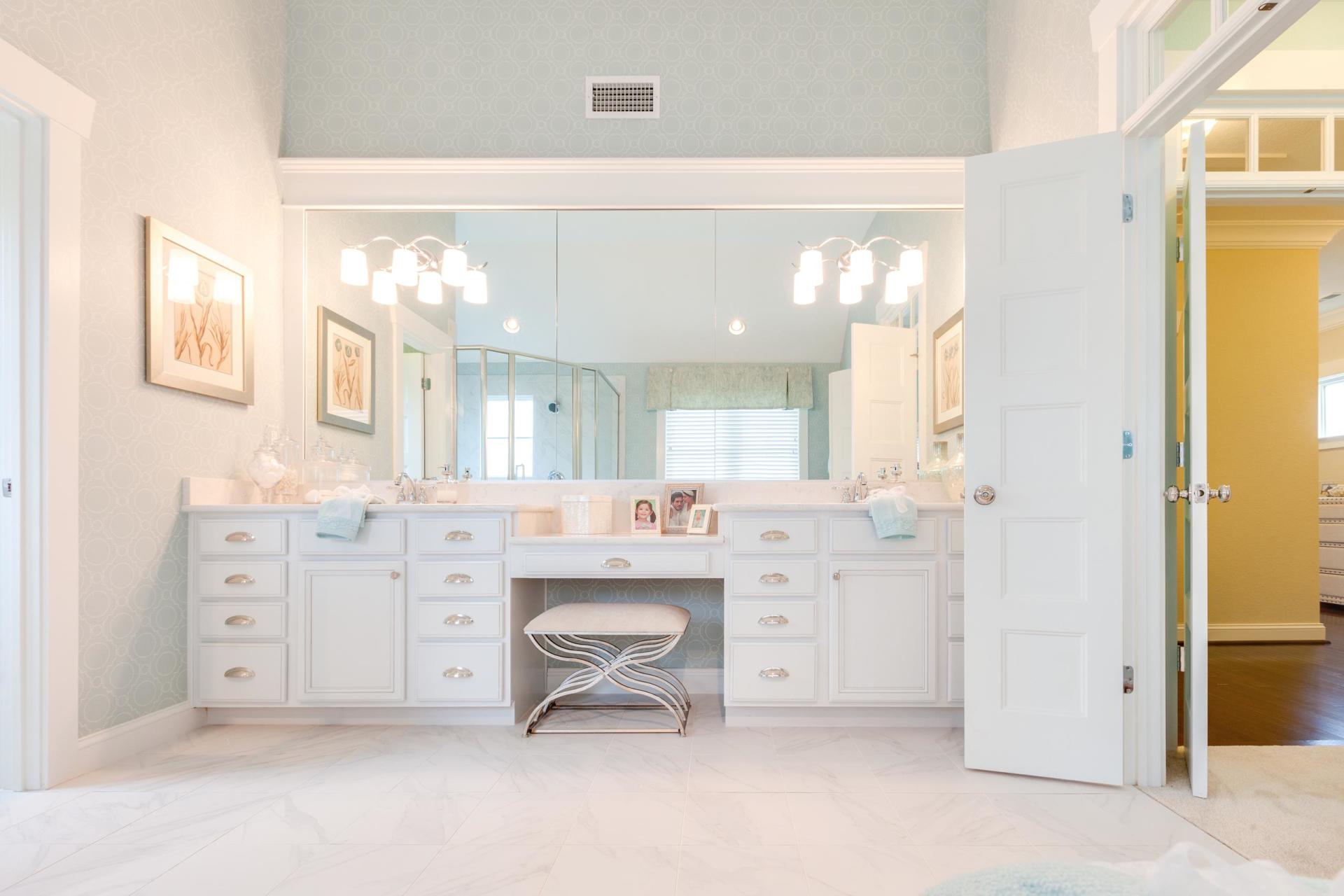Elegant bathroom  | Bathroom Gallery | Stephen Alexander Homes | Chesapeake, VA