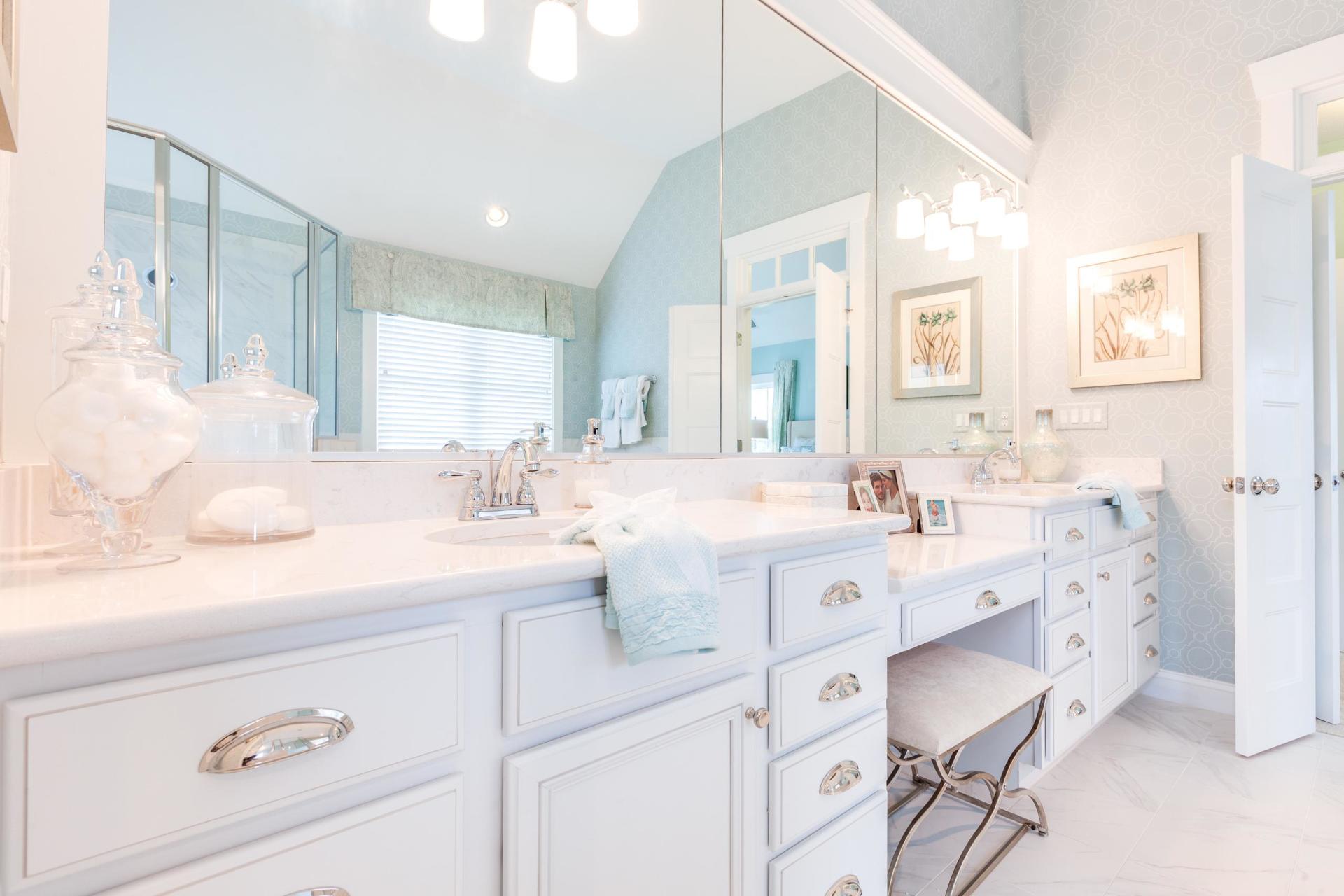 Elegant bathroom  | Bathroom Gallery | Stephen Alexander Homes | Chesapeake, VA
