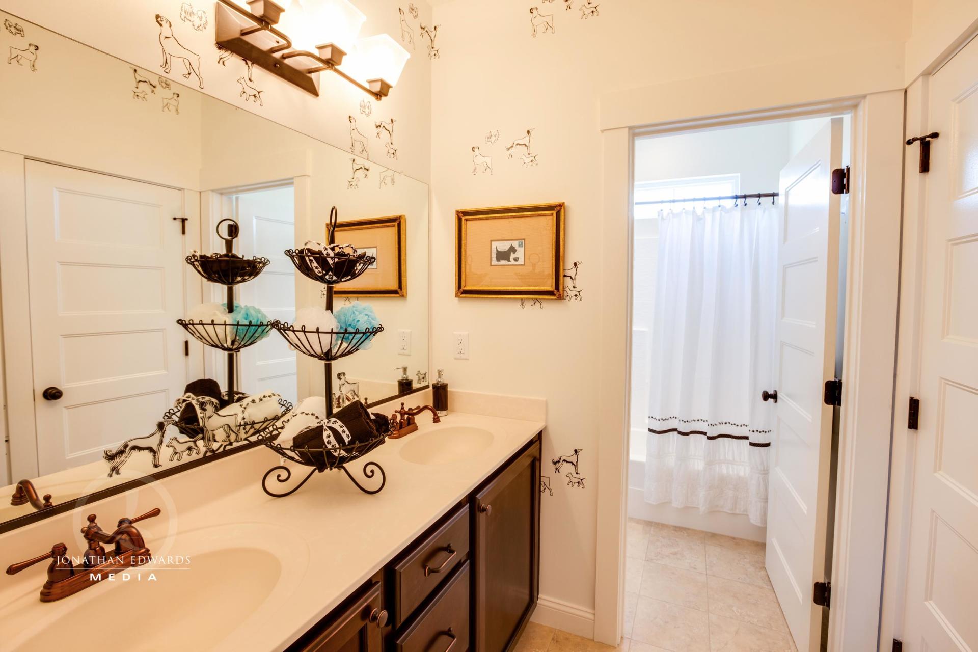 Elegant bathroom  | Bathroom Gallery | Stephen Alexander Homes | Chesapeake, VA