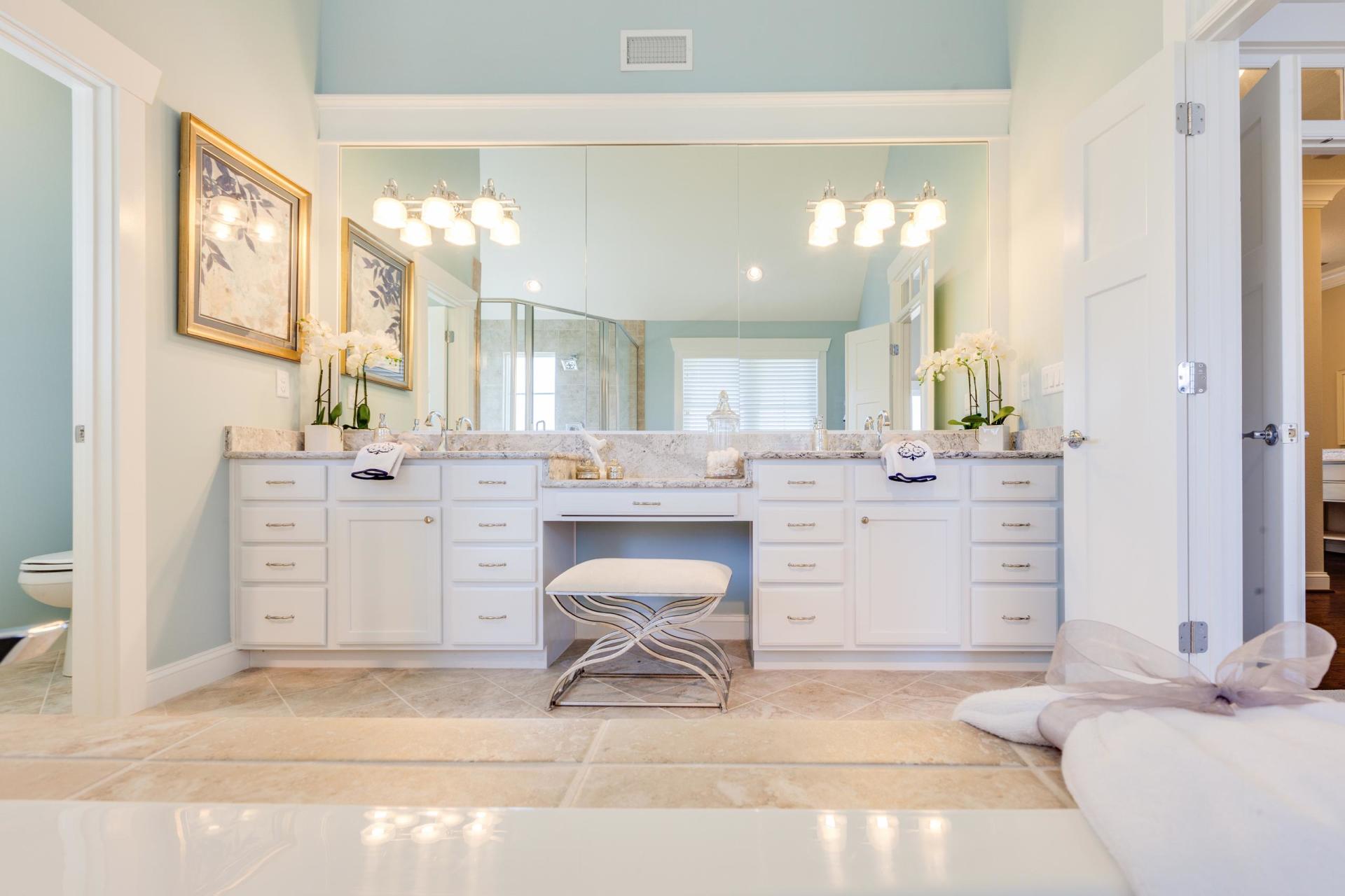Elegant bathroom  | Bathroom Gallery | Stephen Alexander Homes | Chesapeake, VA