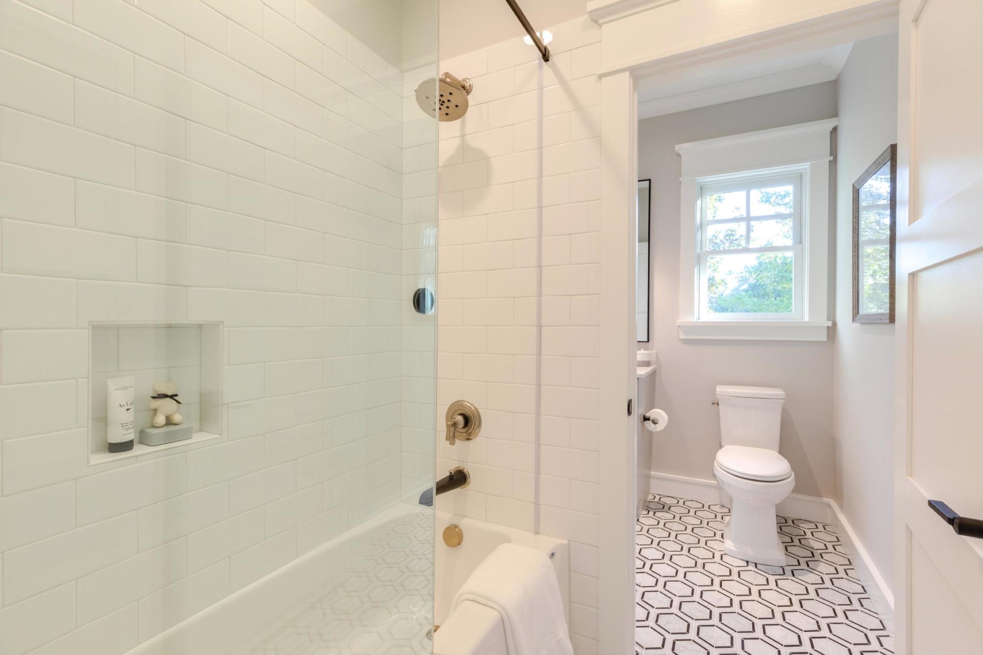 Elegant bathroom  | Bathroom Gallery | Stephen Alexander Homes | Chesapeake, VA