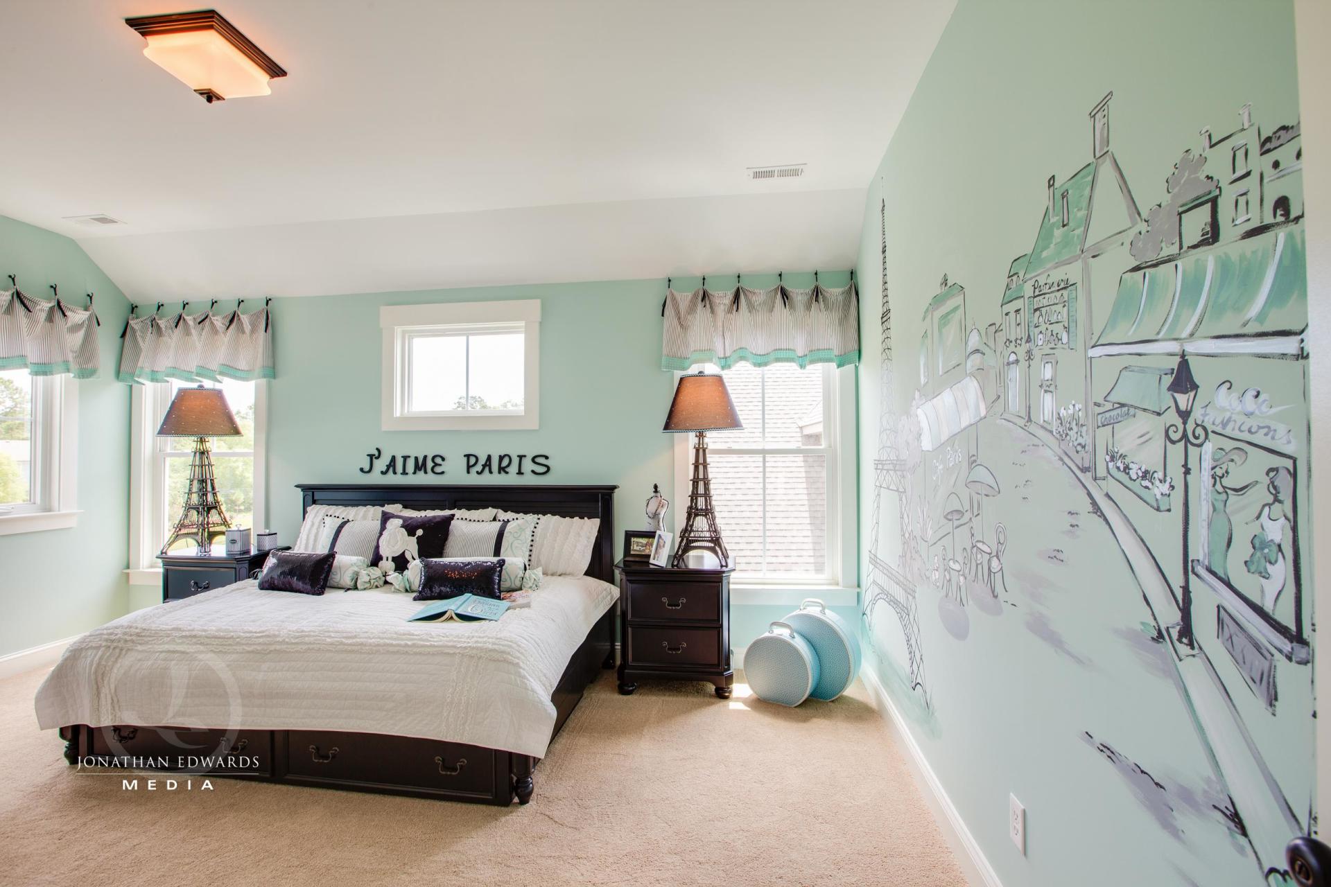 Elegant bed room area  | Living Spaces Gallery | Stephen Alexander Homes | Chesapeake, VA