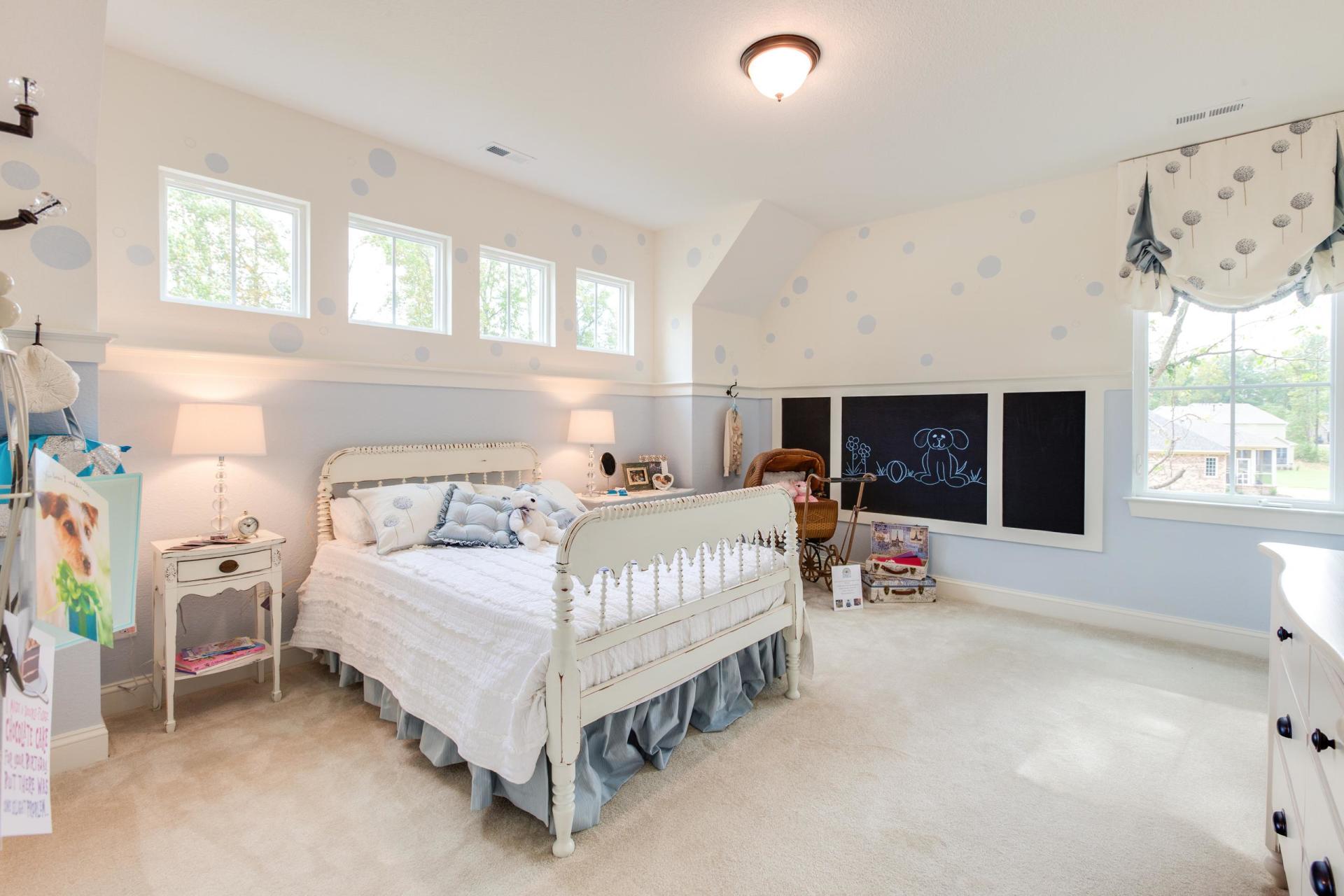 Elegant bed room area  | Living Spaces Gallery | Stephen Alexander Homes | Chesapeake, VA