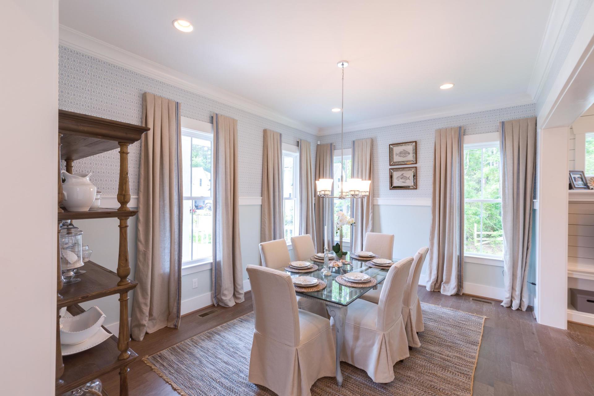 Elegant dining area  | Living Spaces Gallery | Stephen Alexander Homes | Chesapeake, VA
