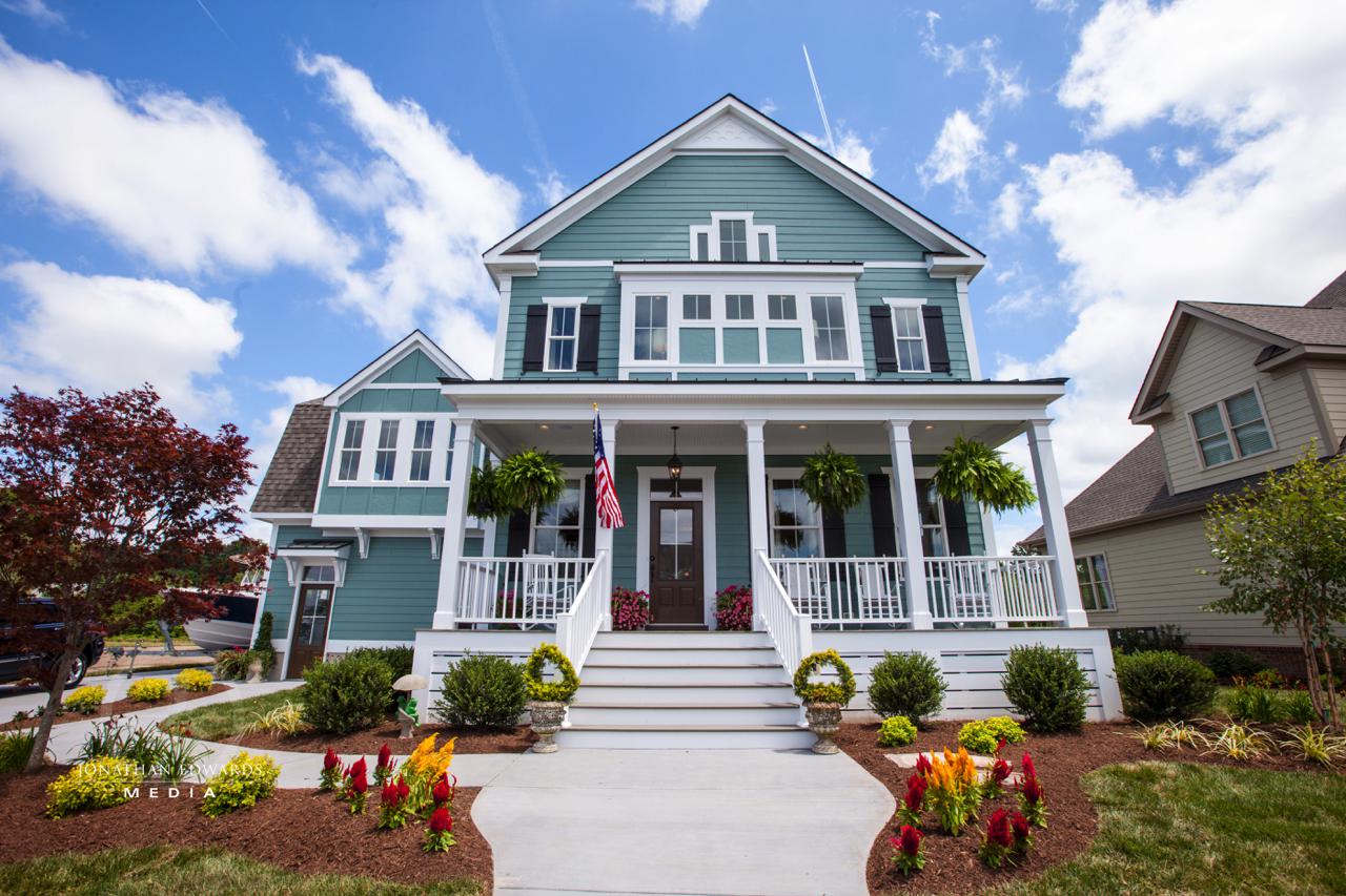 Elegant front exterior of green home  | Exterior Gallery | Stephen Alexander Homes | Chesapeake, VA