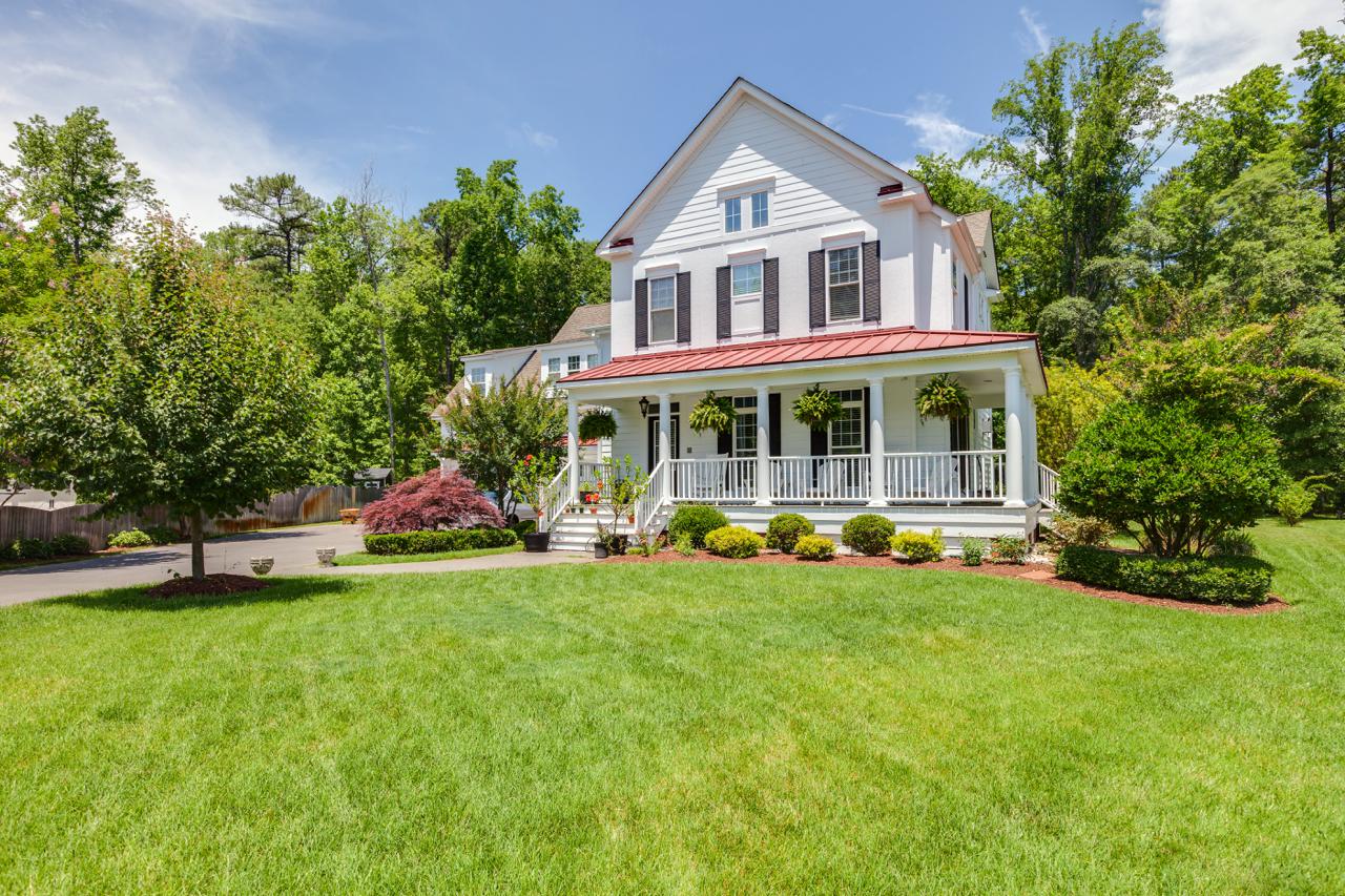 Elegant exterior of white home  | Exterior Gallery | Stephen Alexander Homes | Chesapeake, VA