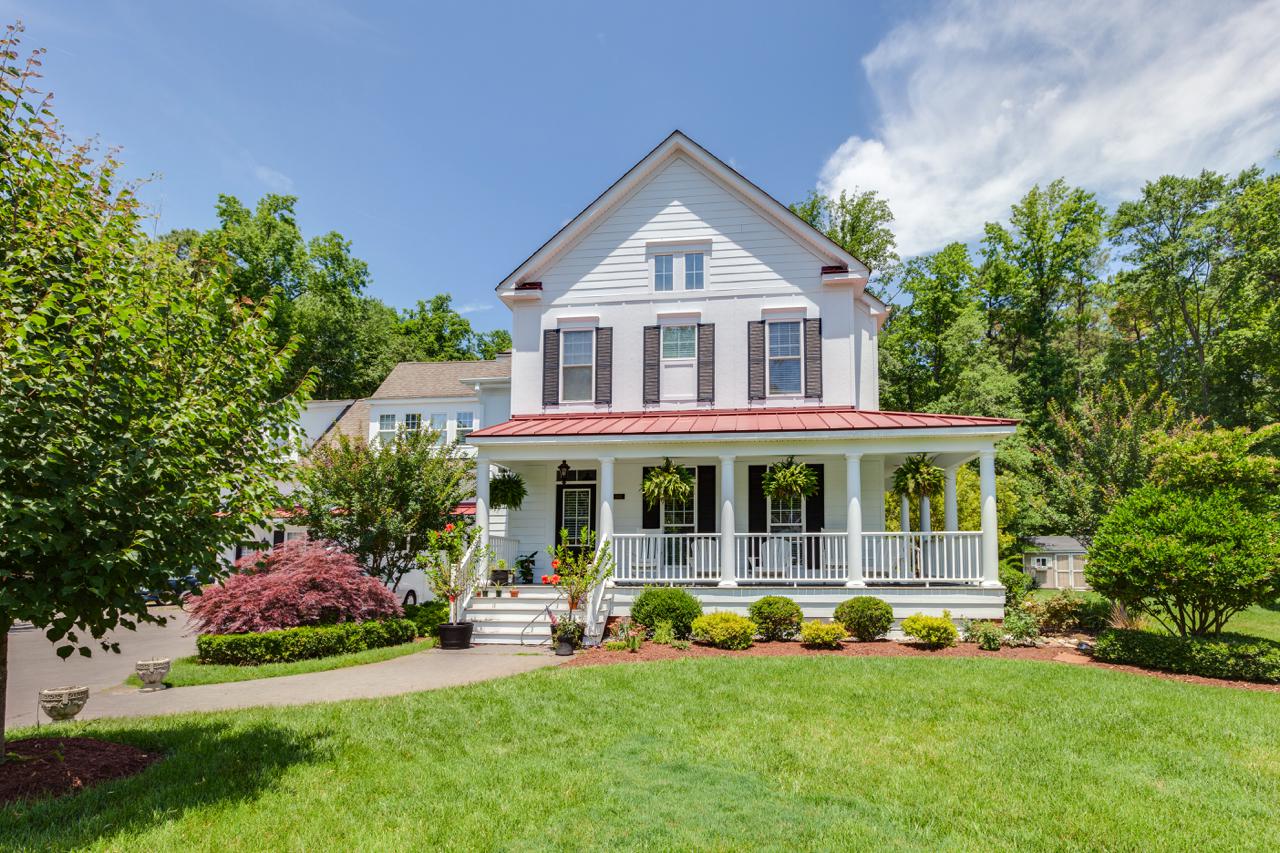 Elegant exterior of white home  | Exterior Gallery | Stephen Alexander Homes | Chesapeake, VA