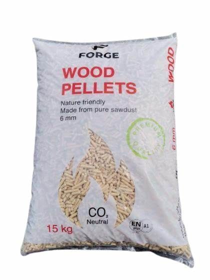 Sacco di pellet di legno con la scritta 