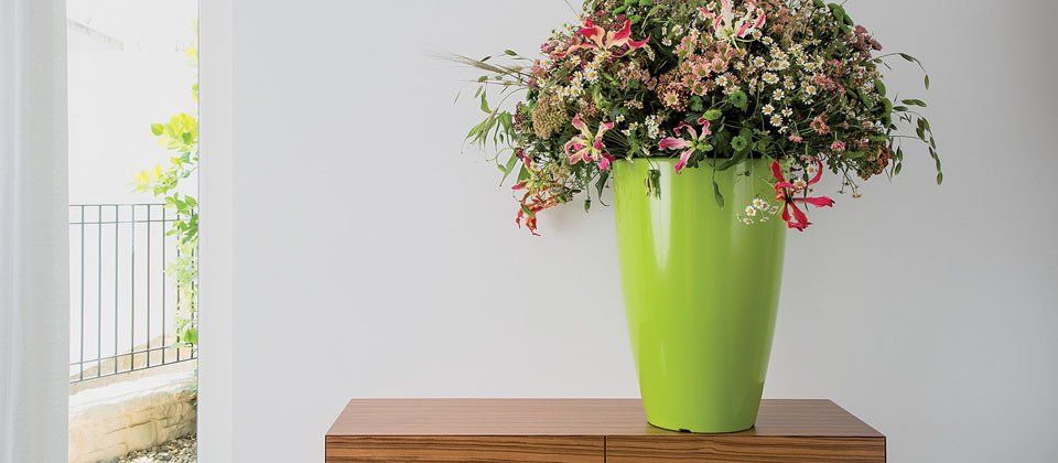 Vaso verde con fiori