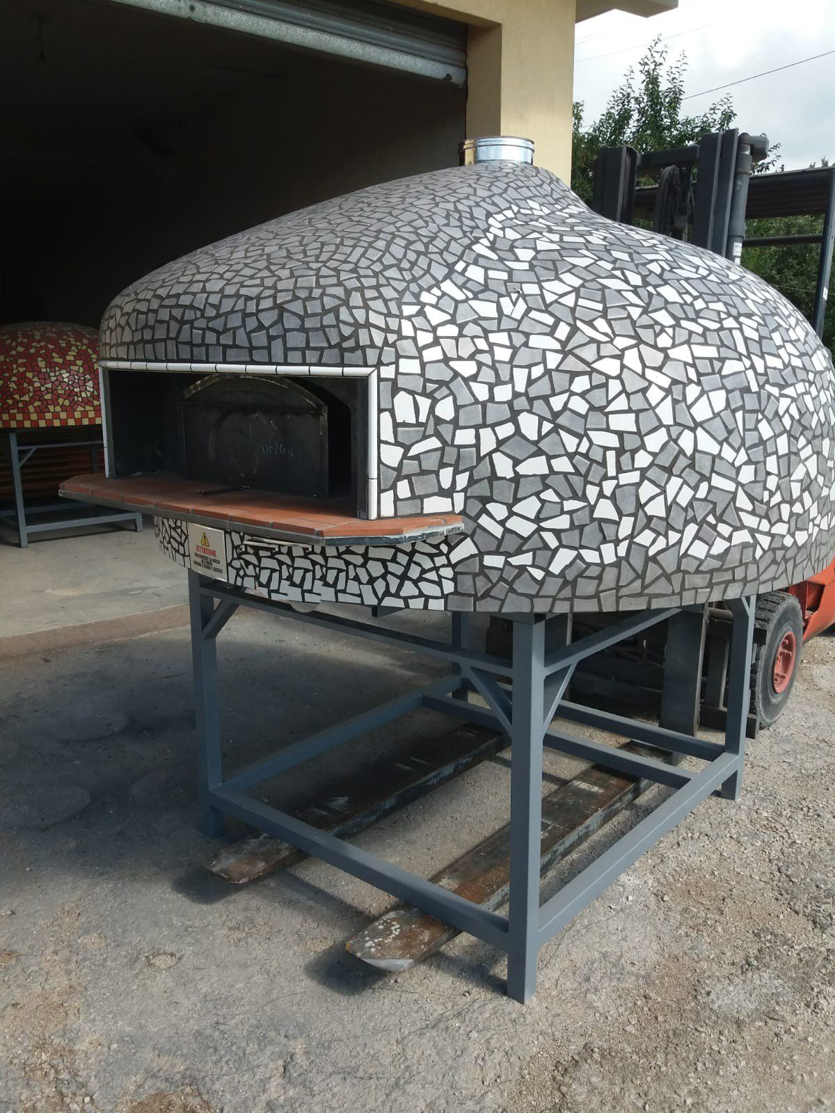 forno per pizze bianco e grigio