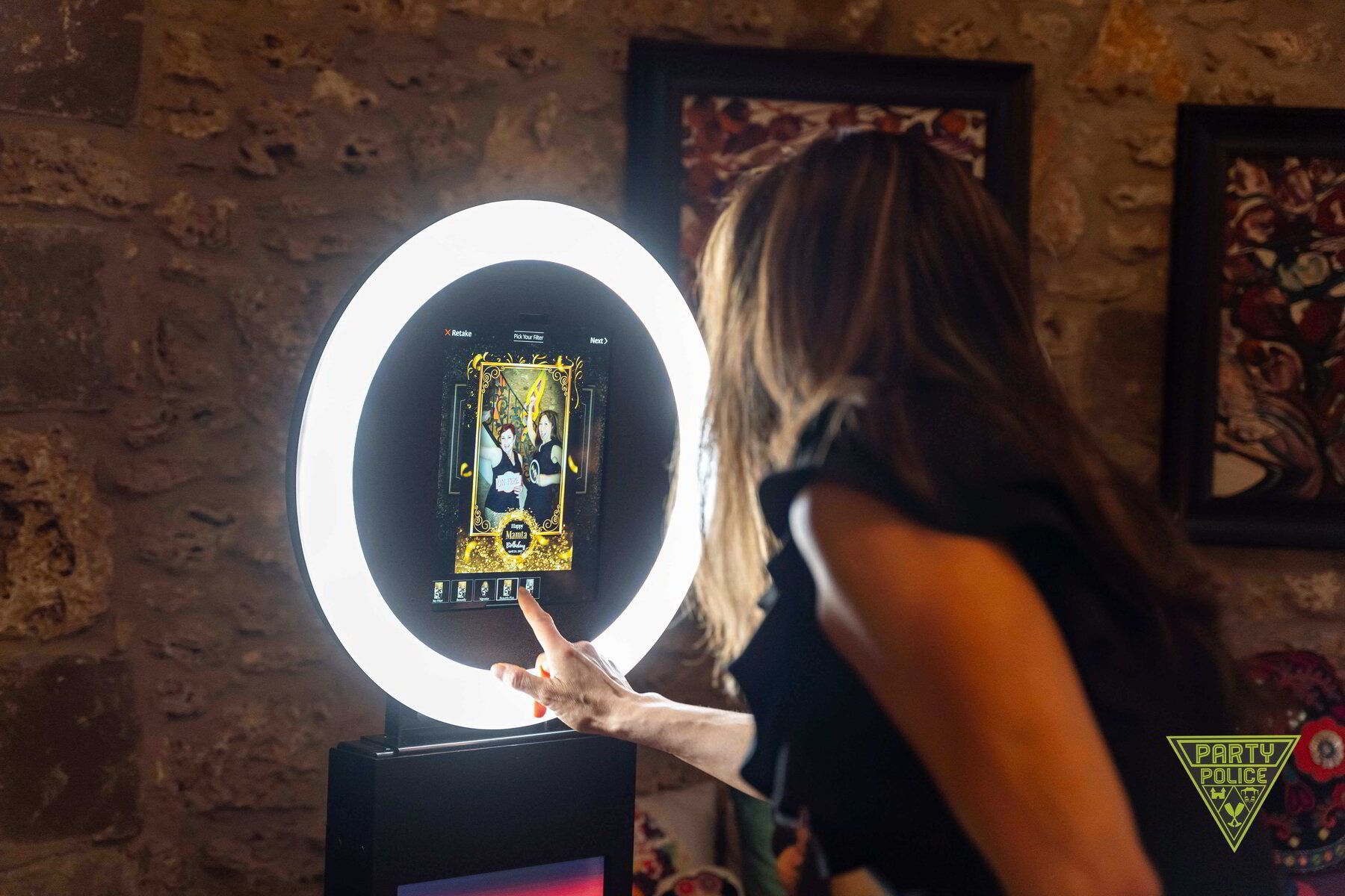 Washington DC conference attendee uses IS Selfie booth.