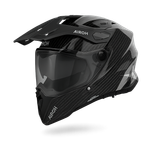 Casco da moto Airoh nero con visiera e frontino, caratterizzato da un design in fibra di carbonio.