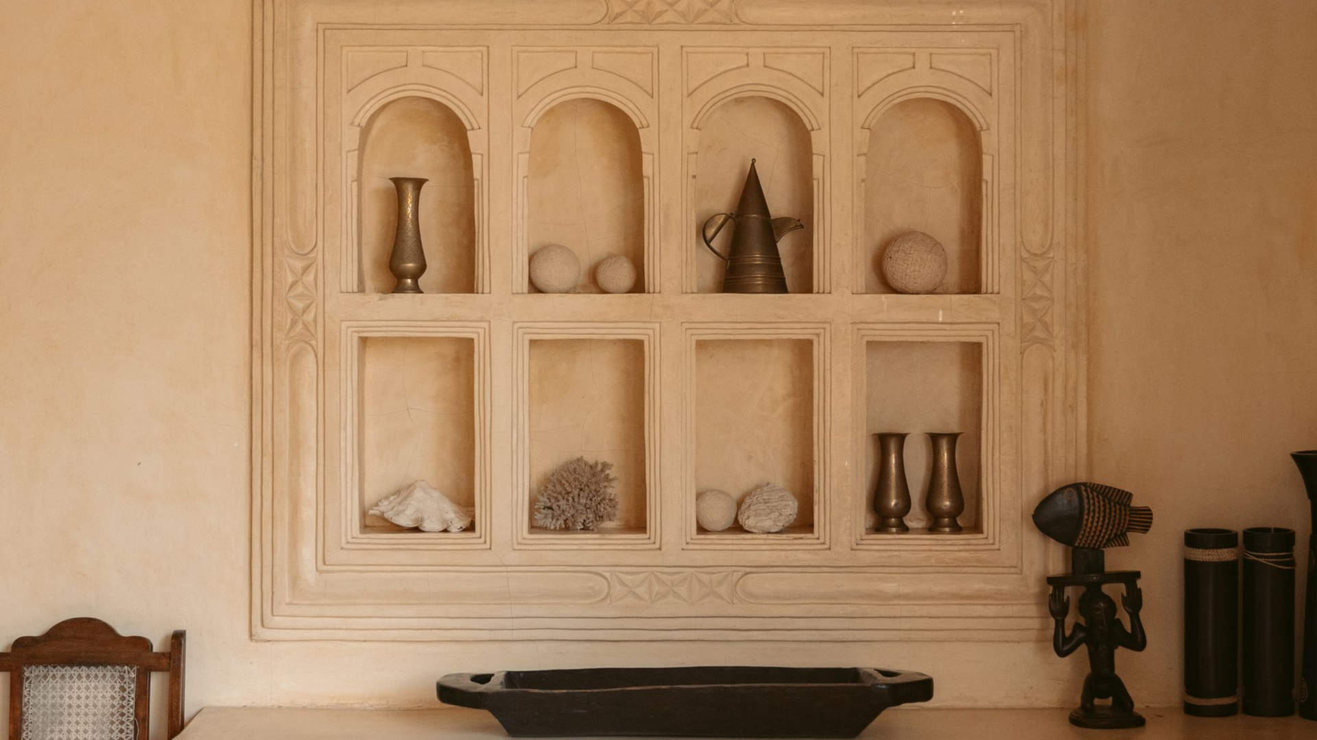Decorative carved wall arches in Swahili style vidaka's