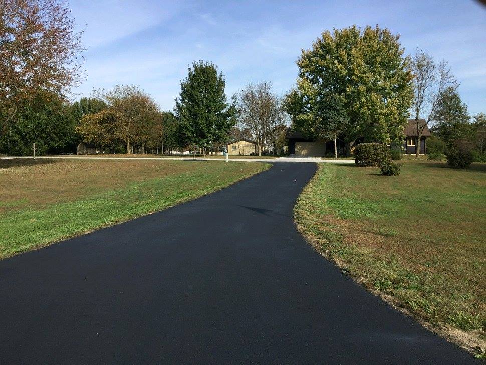 Asphalt Driveway — Sparta, MO — Huff Asphalt & Sealing LLC