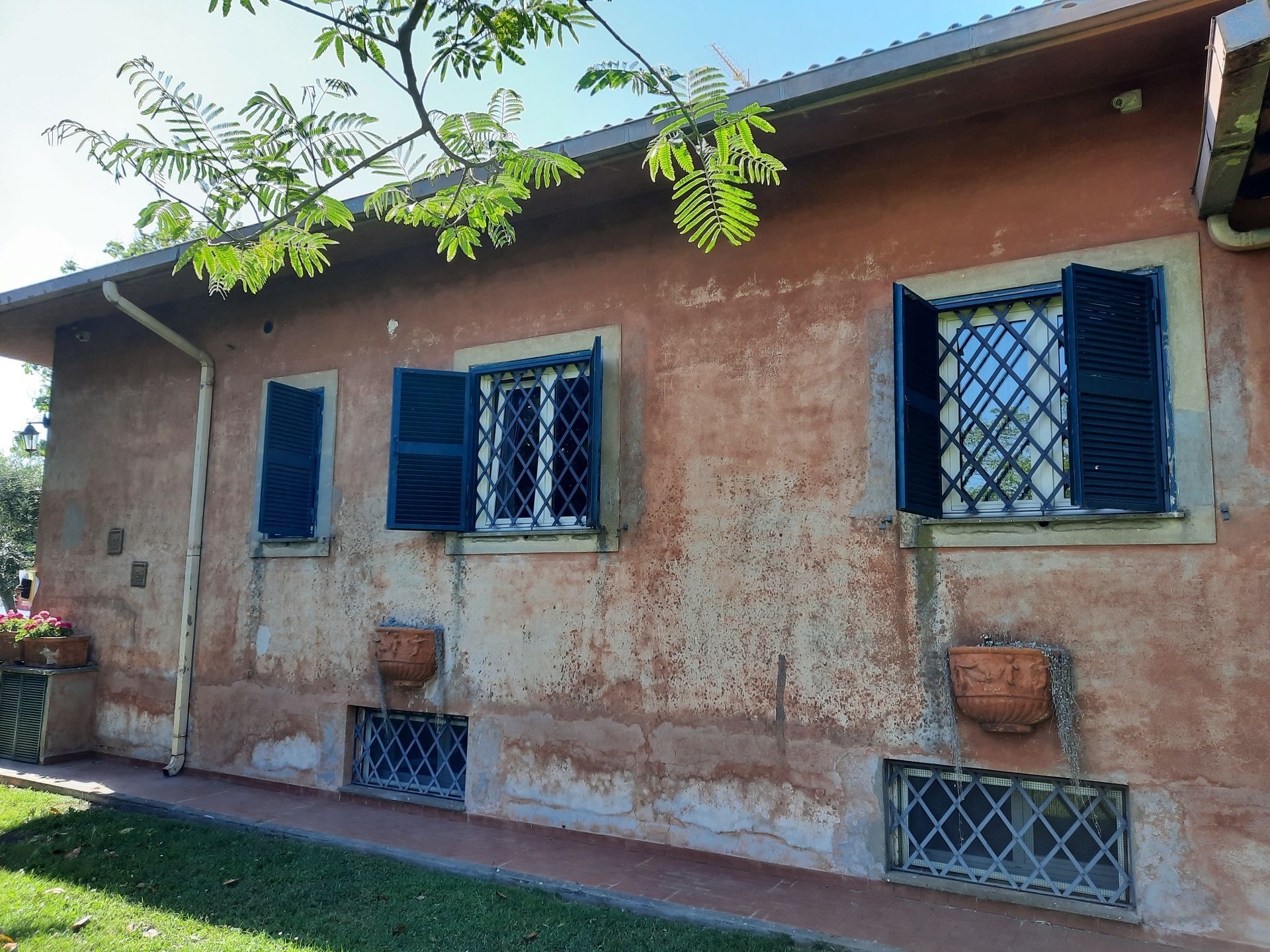 facciata da ristrutturare