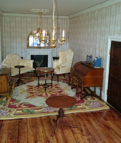 A living room with furniture and a chandelier hanging from the ceiling