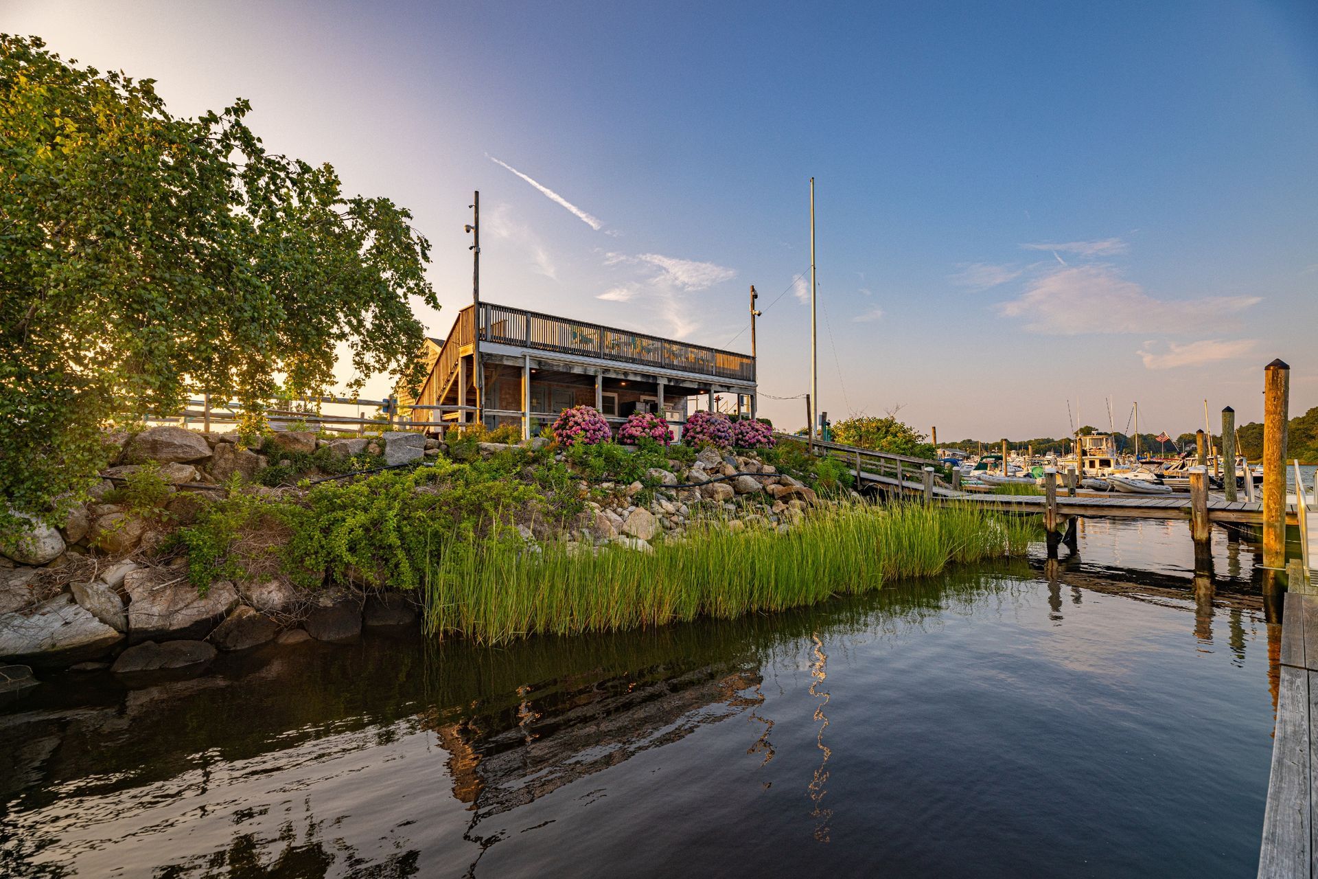 A large building is sitting next to a body of water.