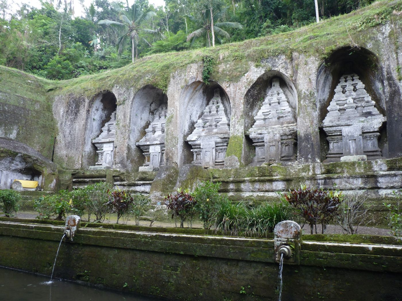 Graven van de koningen in de tempel van gunung kawi op het eiland bali