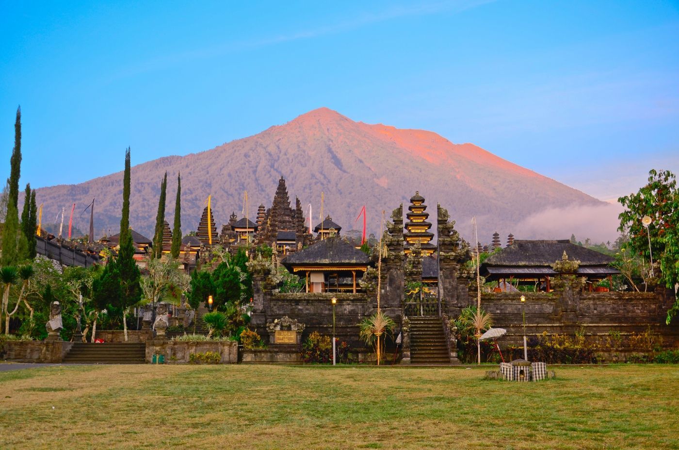 bali tempel pura besakih aan de voet van de vulkaan agung