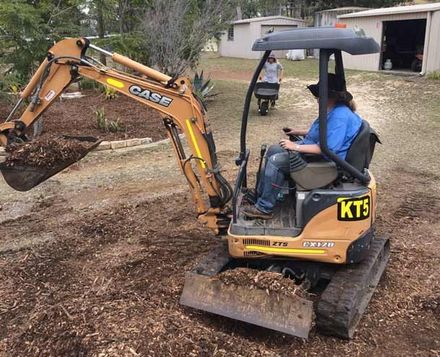 Excavator — K & T Daley in Gracemere, QLD