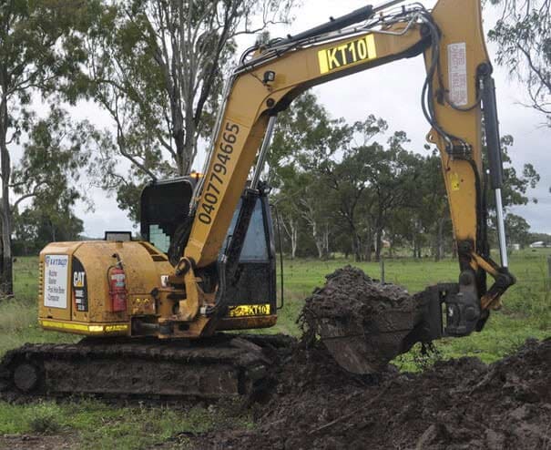 Excavator — K & T Daley in Gracemere, QLD