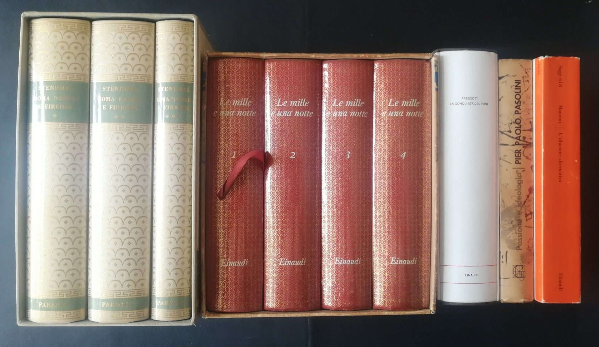 quarta foto mostra una selezione di libri rari