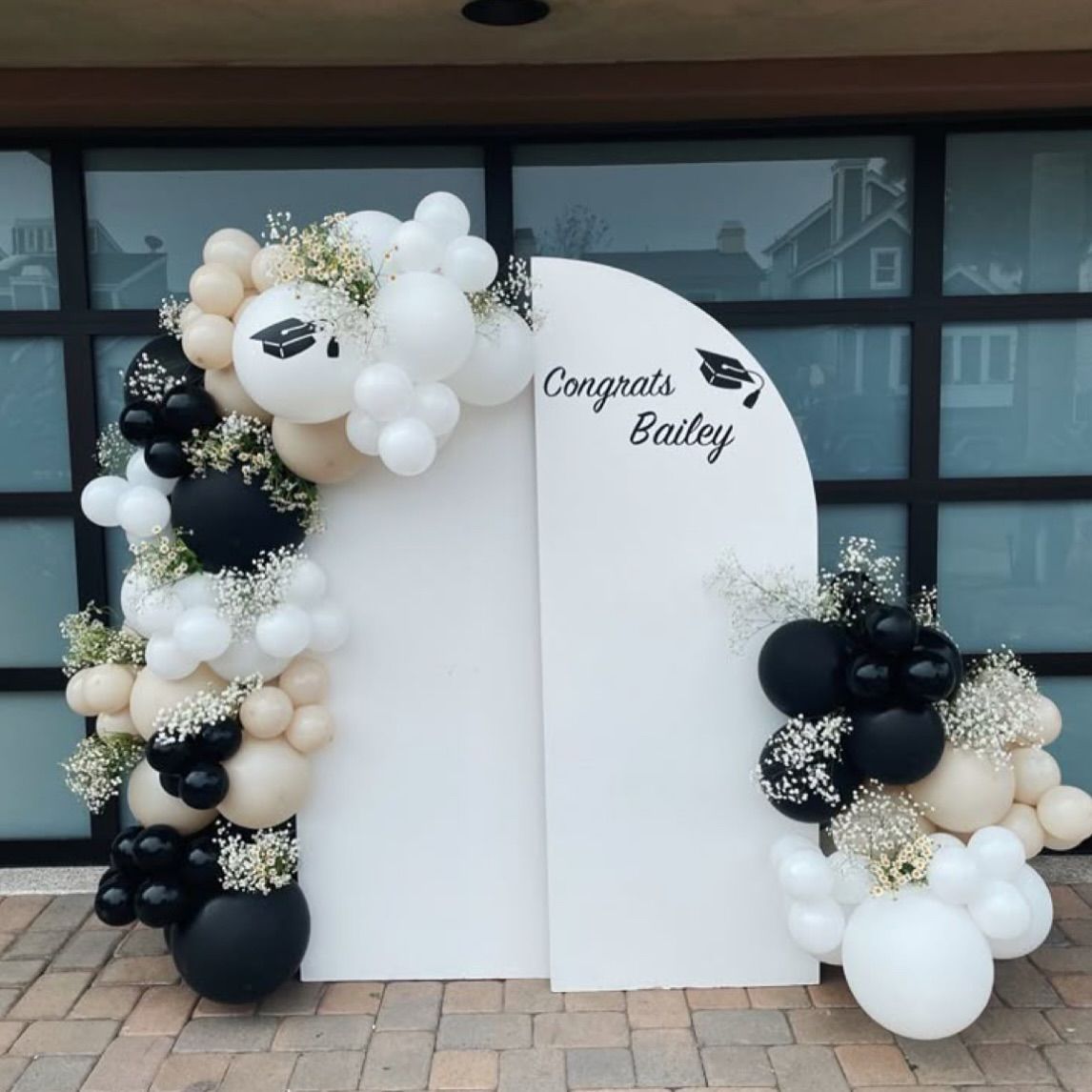 Graduation balloon arch with