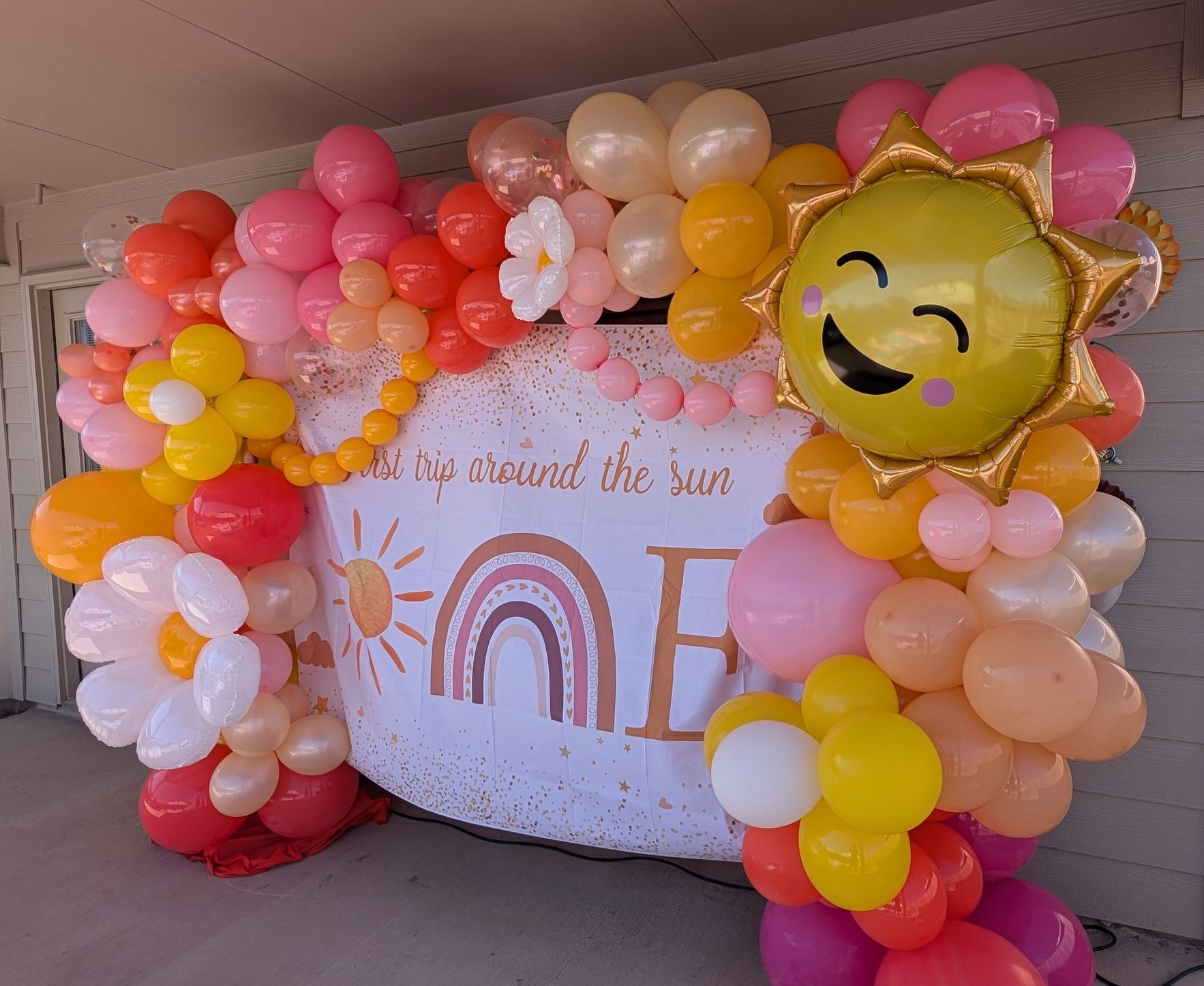 Balloon arch with