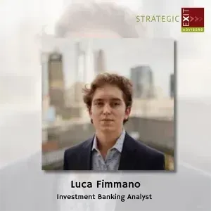 Luca Fimmano, Investment Banking Analyst, in front of a city skyline. Wearing a dark suit, light shirt.