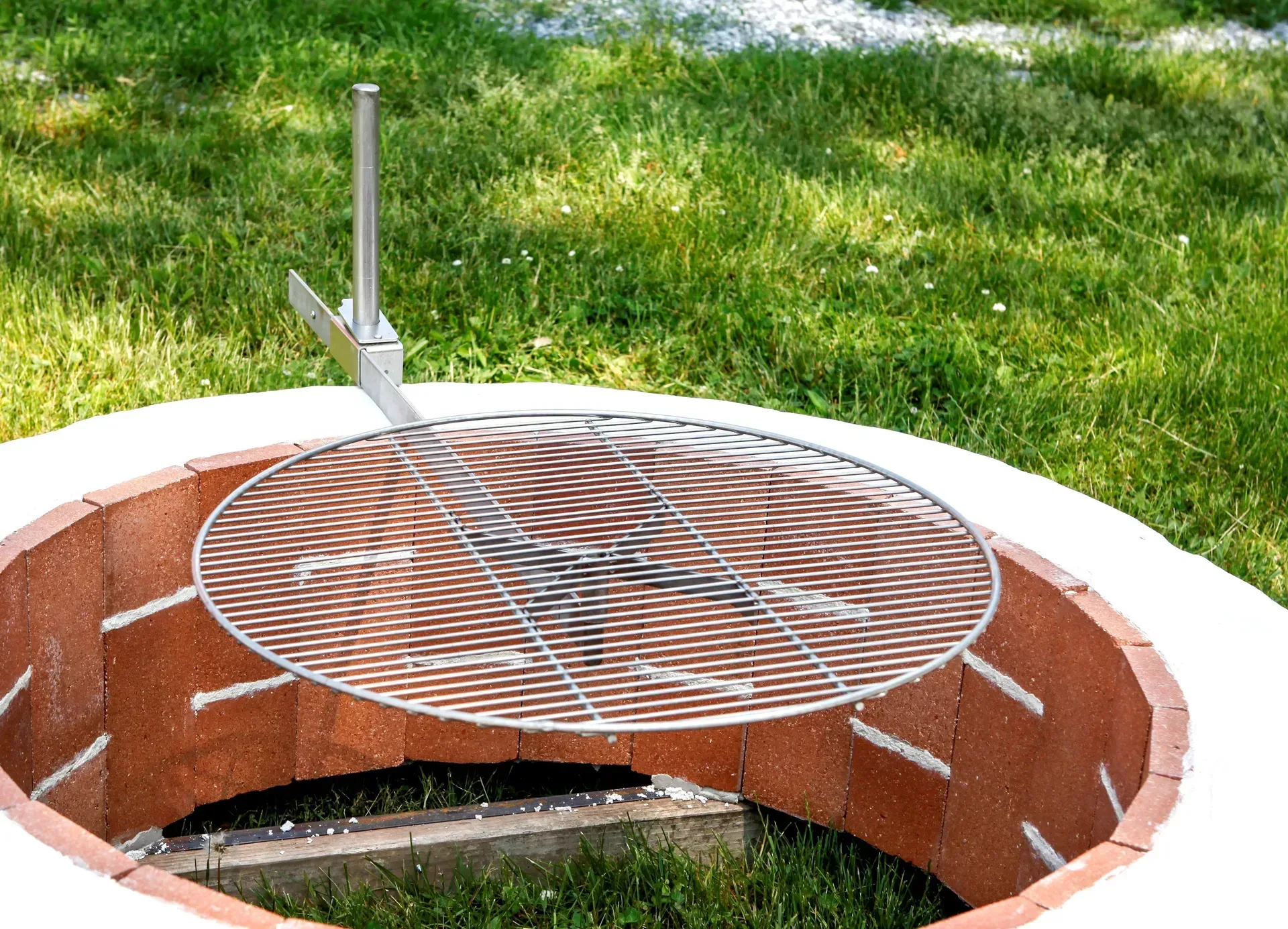 A grill is sitting in the middle of a fire pit