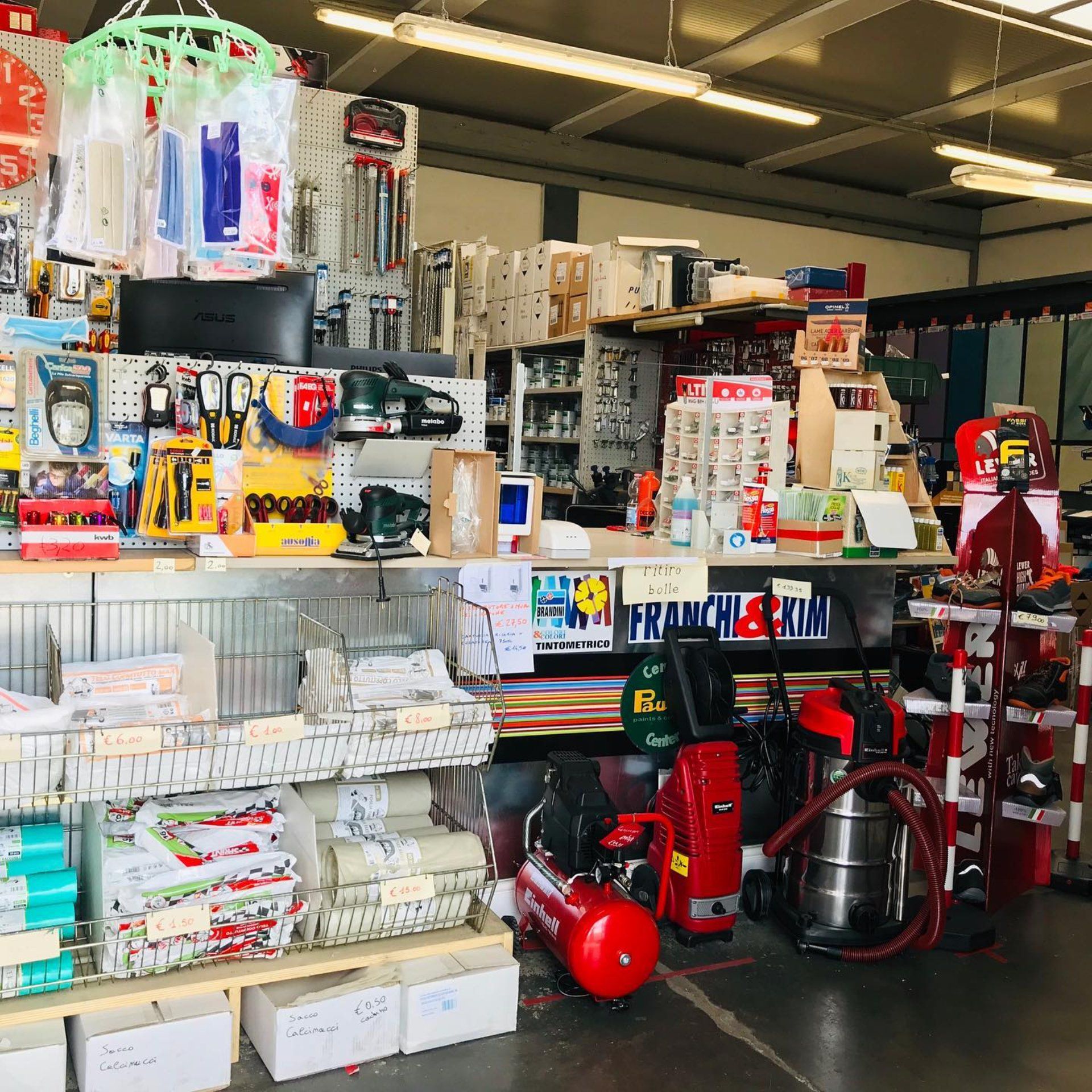 Negozio di articoli per la casa e ferramenta