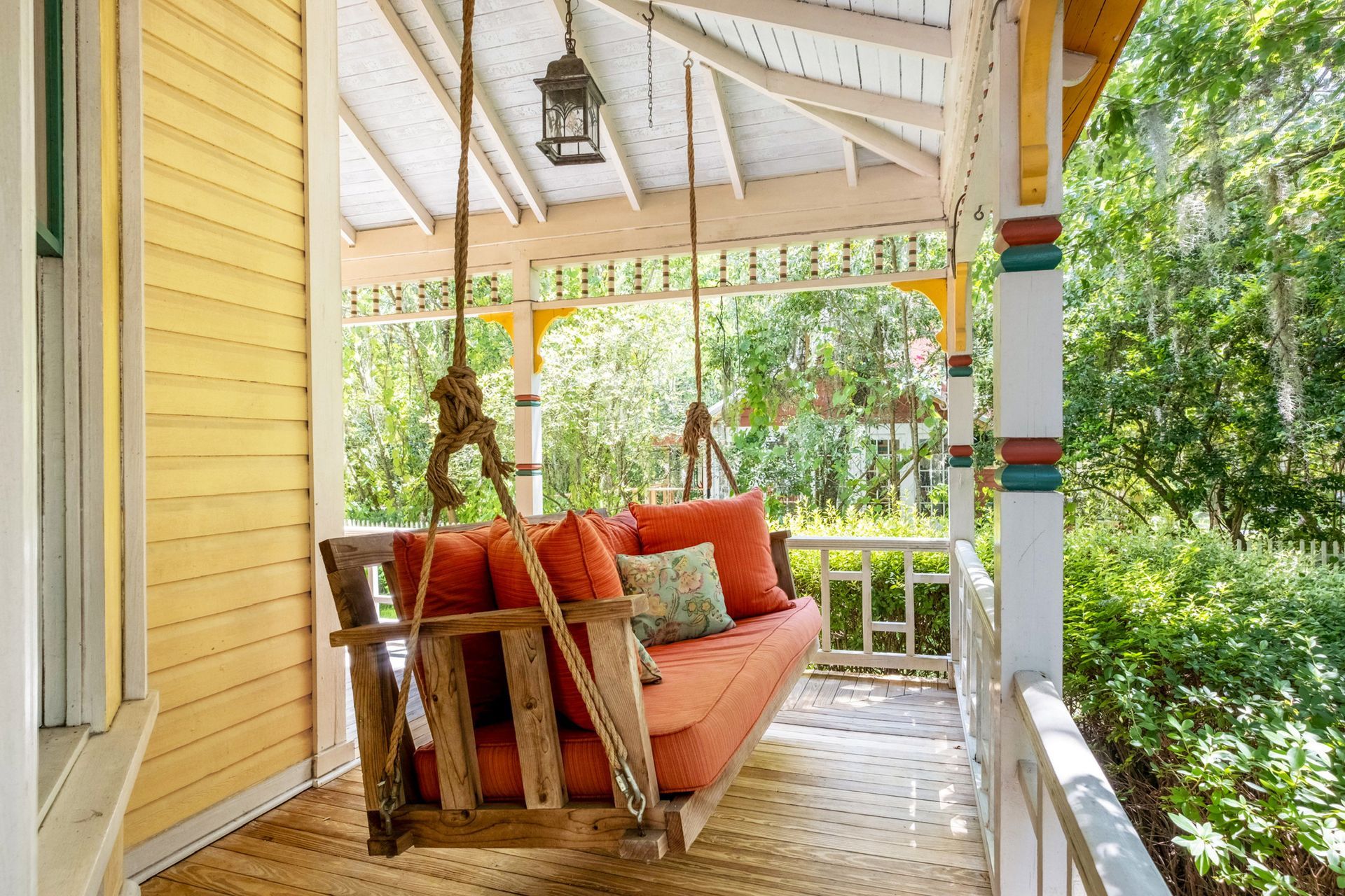 The beautiful front porch at The Laurel Oak Inn in Gainesville, FL. Plenty of outdoor space for guests to enjoy.