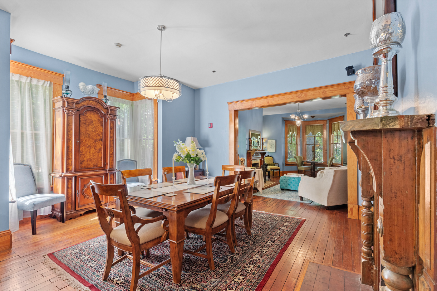 The beautiful and welcoming Laurel Oak Inn Dining Room Room. Enjoy a glass of wine, play a board game, work on a puzzle, or just relax.