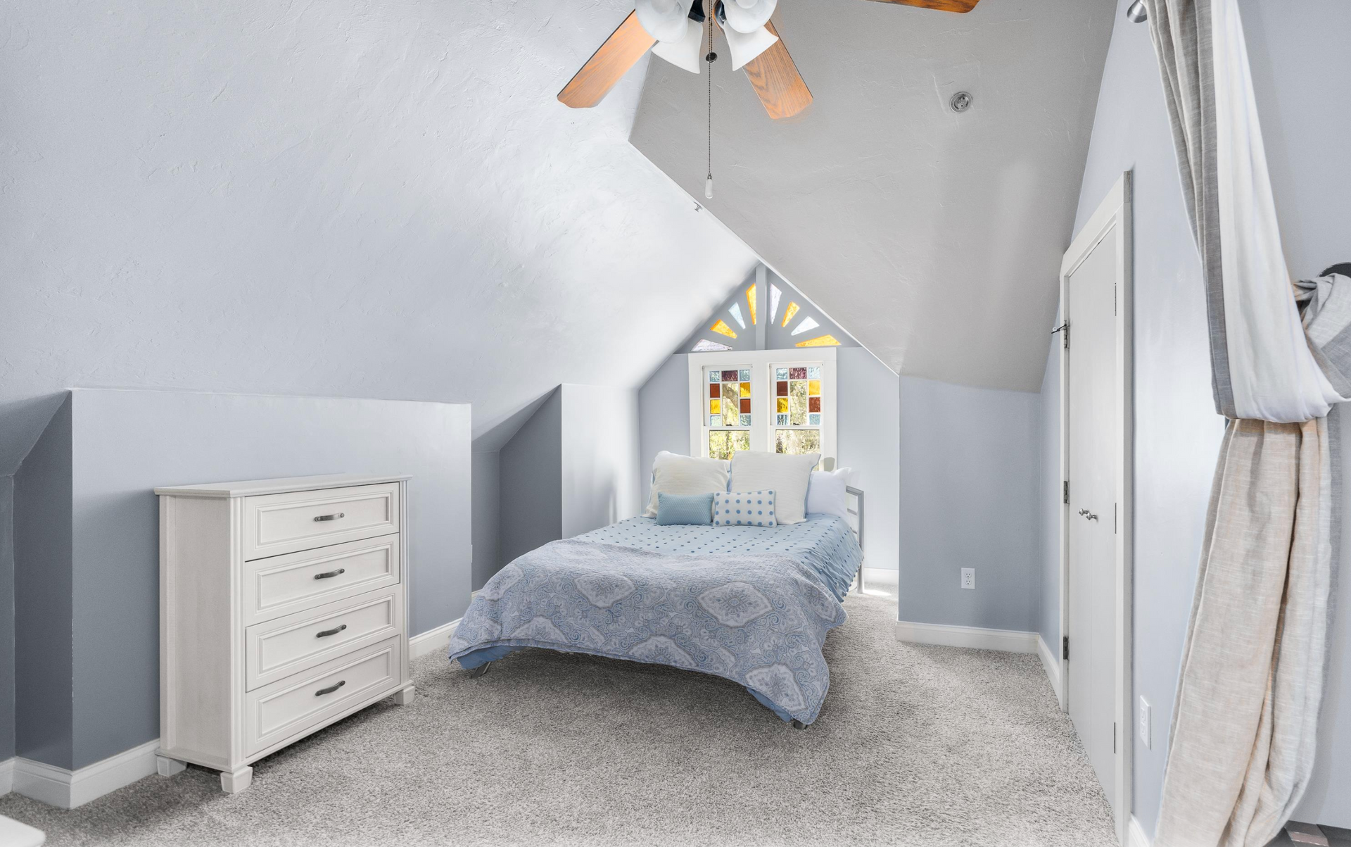 Bedroom with king bed - STR, AirBNB, Vacation Rental, VRBO