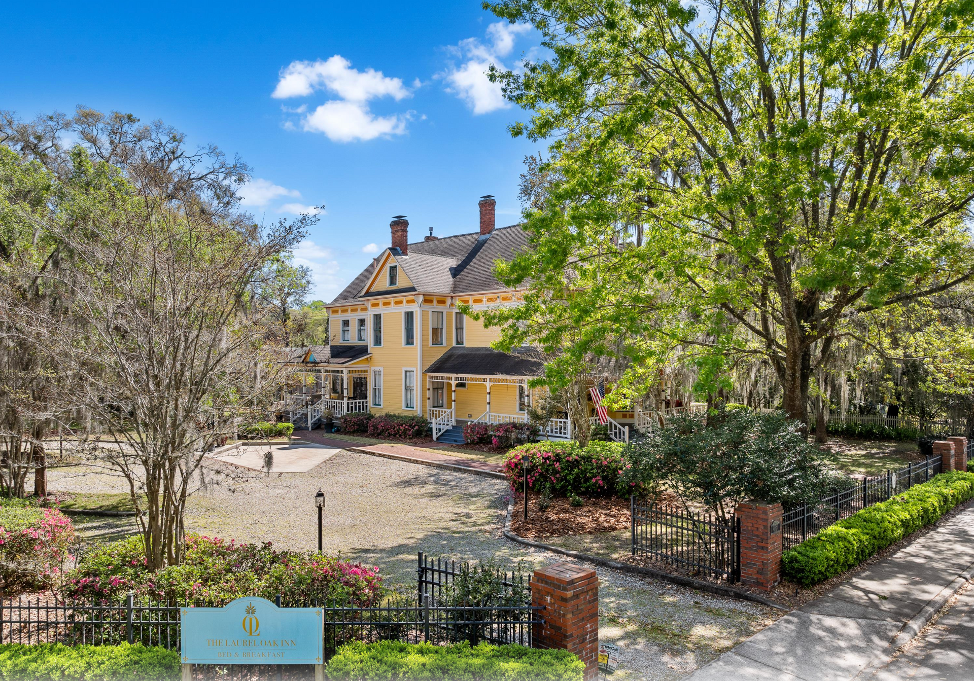 Yellow Victorian home - STR - Downtown Gainesville. 